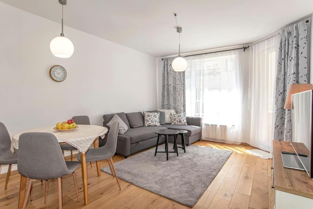 Designed In With Parking Appartement *